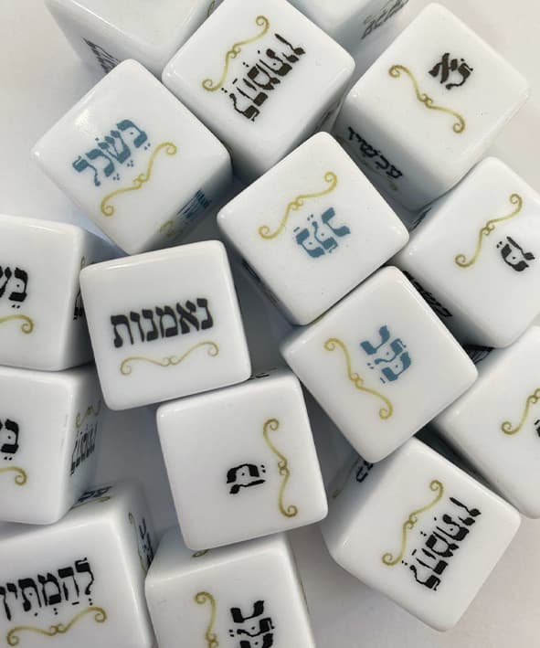 הדפסה על קוביות משחק | בהתאמה אישית - דפוס יזמה