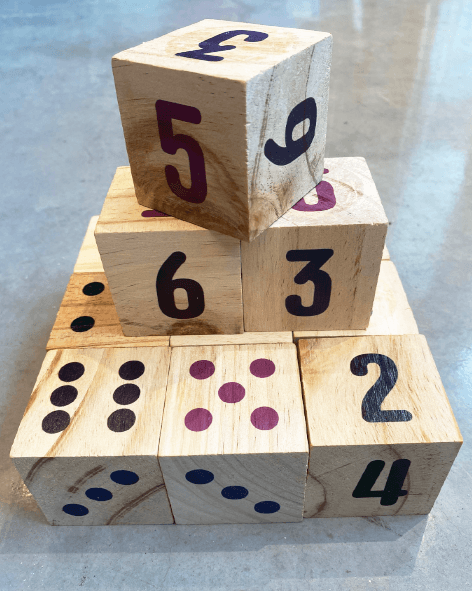 הדפסה על קוביות עץ