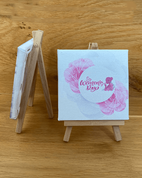 קנבס מודפס עם מעמד עץ - דפוס יזמה